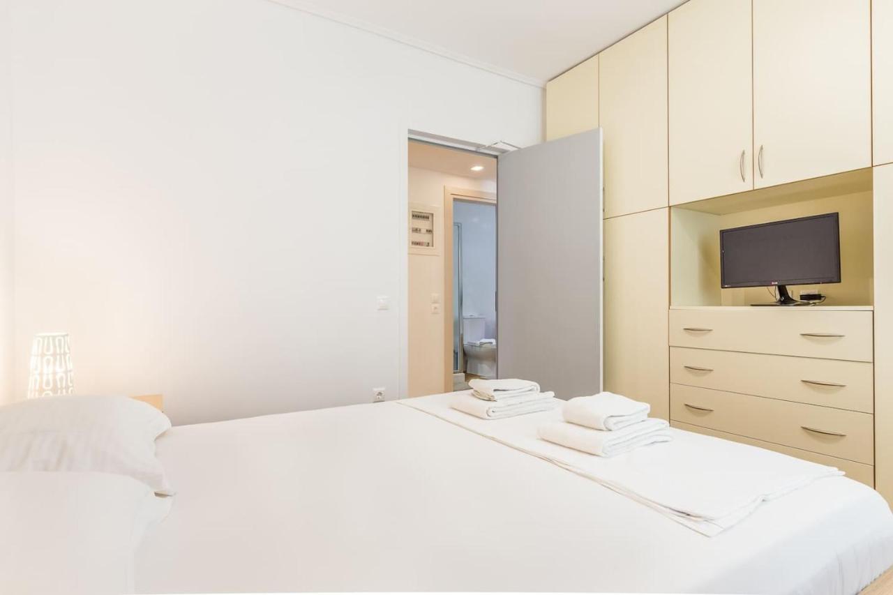 Elegant Apartment W Great Balcony In Vouliagmeni Athen Eksteriør billede