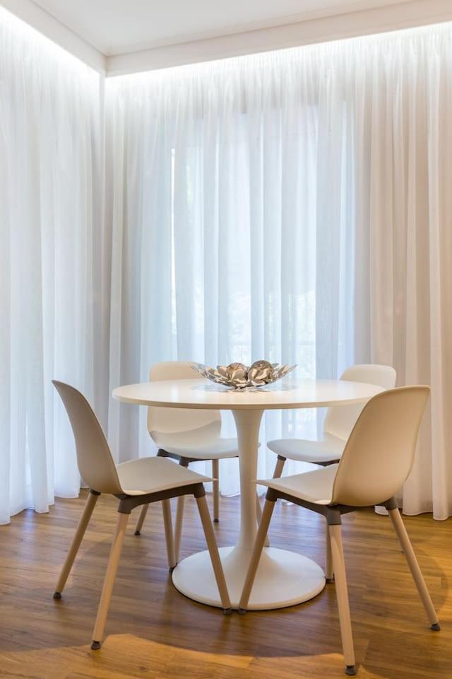 Elegant Apartment W Great Balcony In Vouliagmeni Athen Eksteriør billede