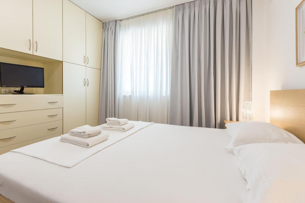 Elegant Apartment W Great Balcony In Vouliagmeni Athen Eksteriør billede