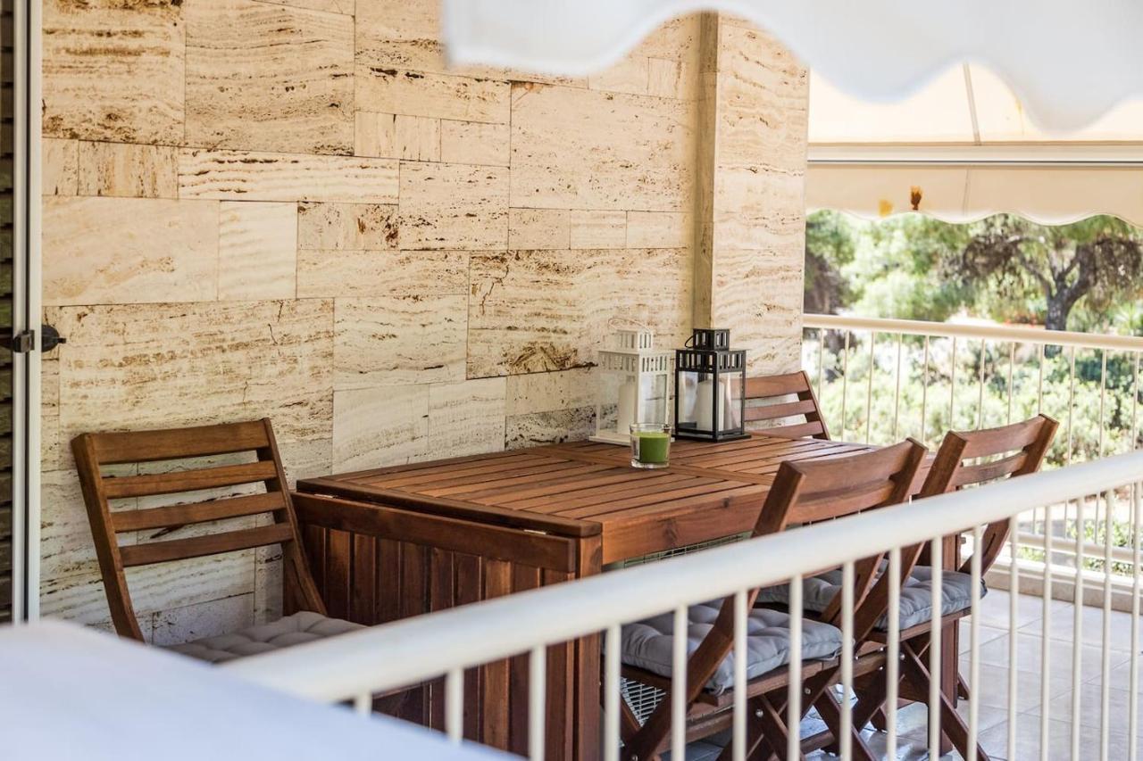 Elegant Apartment W Great Balcony In Vouliagmeni Athen Eksteriør billede