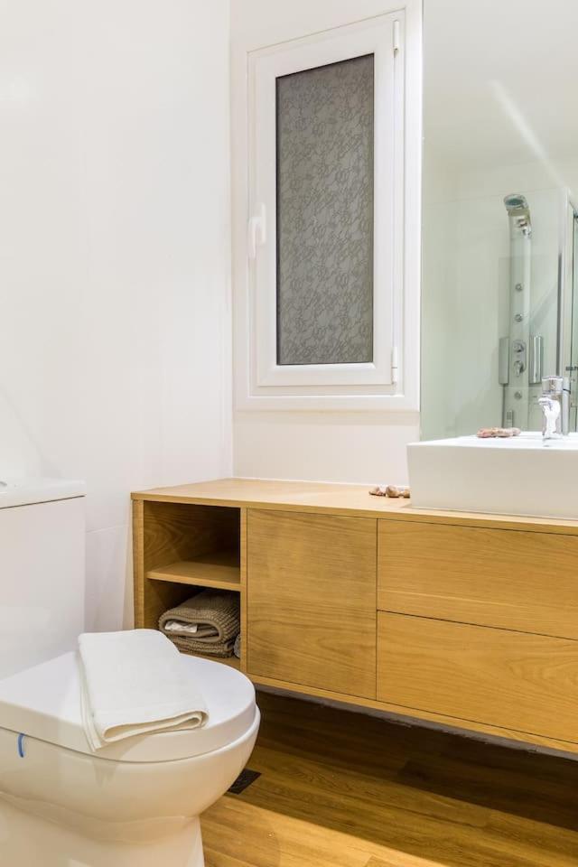 Elegant Apartment W Great Balcony In Vouliagmeni Athen Eksteriør billede